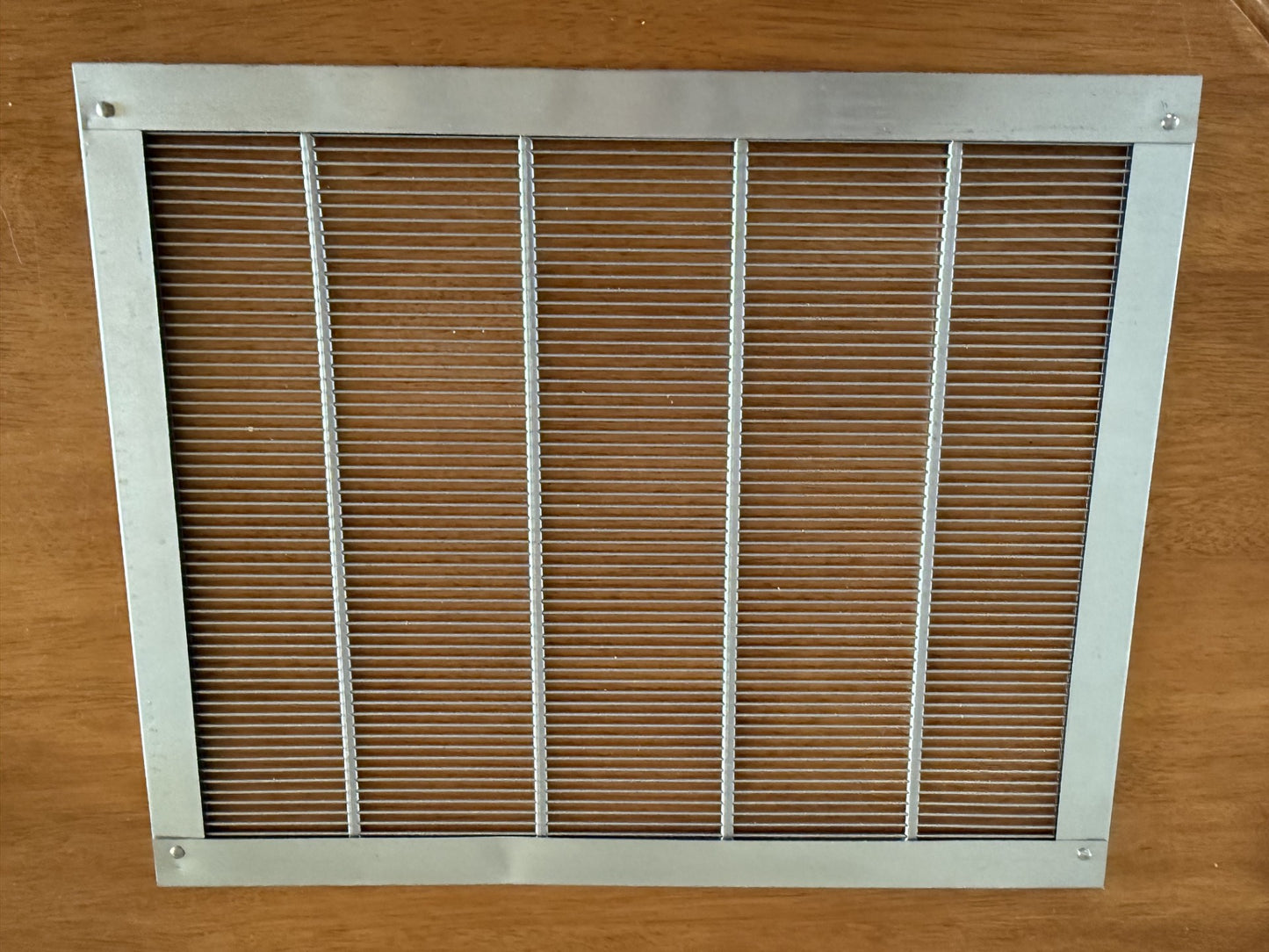10 Frame Metal Queen Excluder