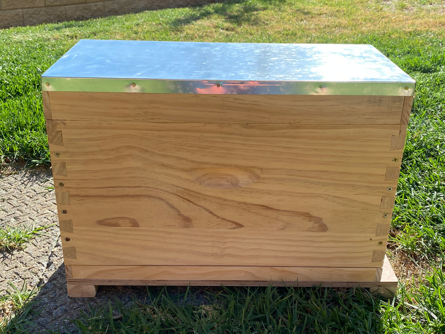 Fully Assembled Wooden Nuc Hive with 5 Frames