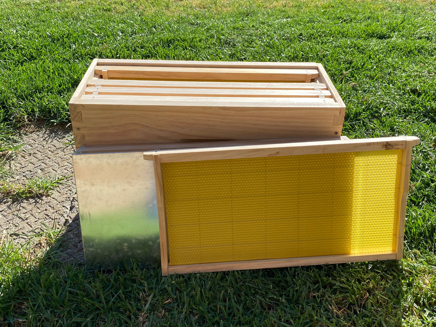 Fully Assembled Wooden Nuc Hive with 5 Frames